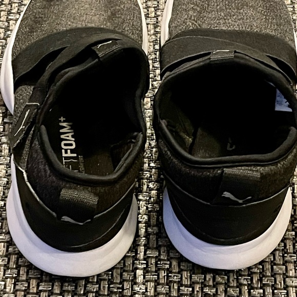 Puma Women's Sneaker, Black Silver Size 7.5 They have a hook & loop closure - Picture 5 of 10